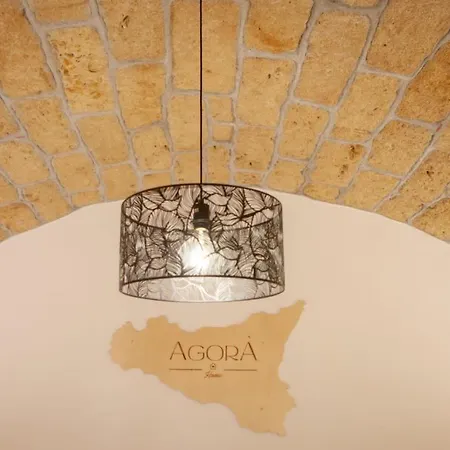 Agora *